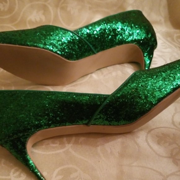 Heels - Picture 2 of 4